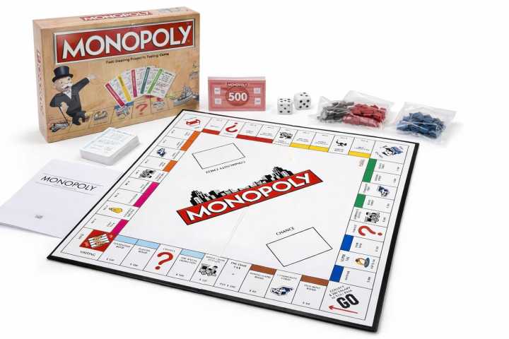 Monopoly%20Board%20Game%20Hard%20Laminated%20Adult%20&%20Kids%20Fun%20Family%20Game%20-%20Image%202