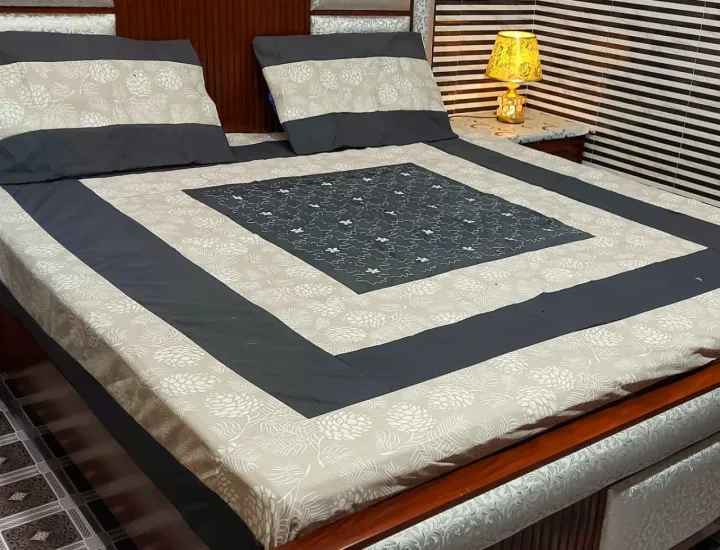 3Pcs%20Bedsheet%20Set%20King%20Size-%20100%25%20Pure%20Cotton%20Bedsheet%20Double%20Bed%20King-%20Printed%20Design%20Bedsheet%20Sets%20with%20Pillow%20Covers%20-%20Image%204