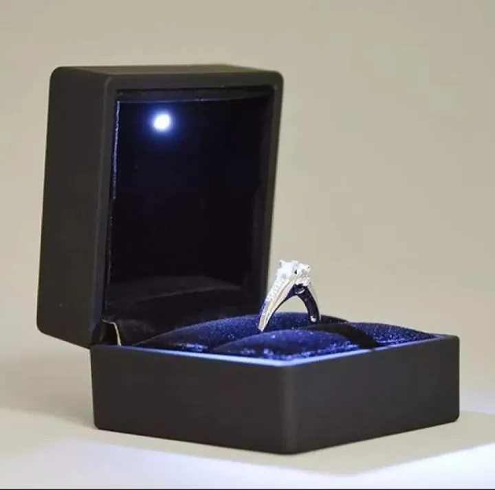 Diamond%20Ring%20Box%20LED%20Light%20Velvet%20Jewelry%20Gift%20Wedding%20Proposal%20Engagement%20-%20Image%202