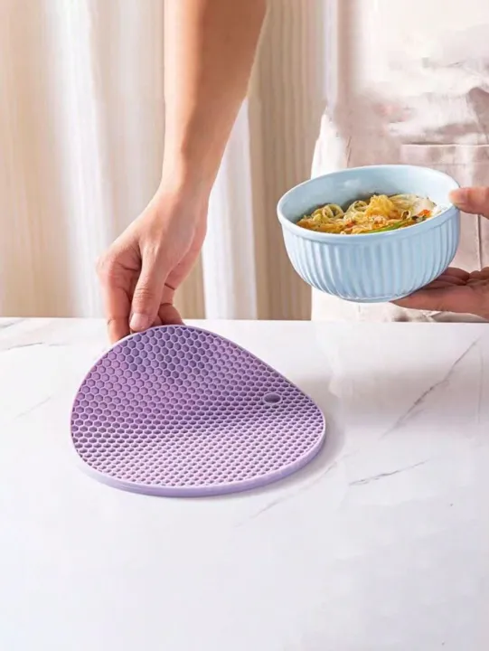 Silicone%20Trivet%20Mat%20%E2%80%93%20Non-Slip%20Pot%20Holder%20%7C%20Round%20Heat%20Resistant%20Silicone%20Mat%20for%20Kitchen%20Dishes%20%7C%20Multi-Function%20Hot%20Pad%20-%20Image%203