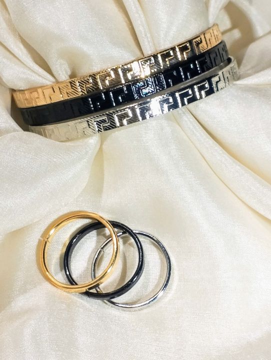 Elegant%20Three-Tone%20Bangles%20&%20Rings%20Set%E2%80%93%20Gold,%20Silver,%20&%20Black%20Bangles%20Fashion%20Hand%20Jewelry%20-%20Image%206