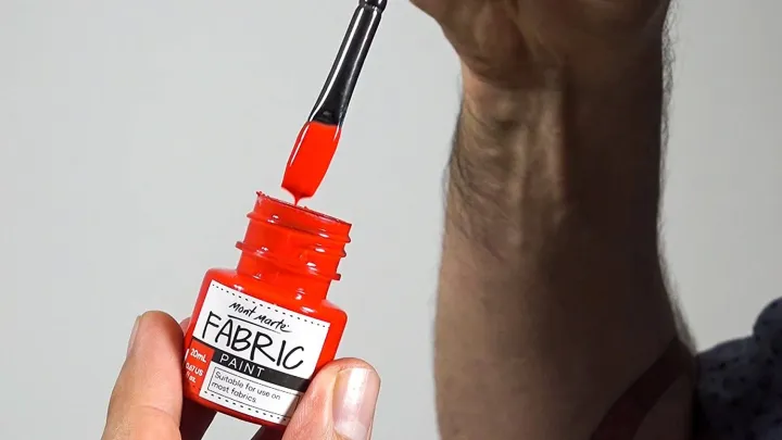 Mont%20Marte%20Textile%20&%20Fabric%20Paint%20Set%20-%208%20Pieces%20x%2020ml%20-%20Permanent%20Textile%20Paints%20-%20Ideal%20Colours%20for%20Clothing,%20Bags%20and%20All%20Fabrics%20-%20Image%205