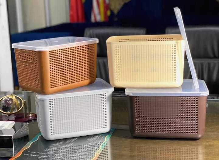 Premium%20Quality%20Plastic%20Storage%20Basket%20with%20Lid/Cover%20-%20Durable%20Open%20Storage%20Organizer%20Bins%20for%20Kitchen,%20Bathroom,%20Bedroom,%20Living%20Room%20-%20Mesh%20Pattern%20Design%20Multipurpose%20Home/Office%20Accessories%20Organizer%20Box%20-%20Large%20-%208L%20Capacity%20-%20Image%204