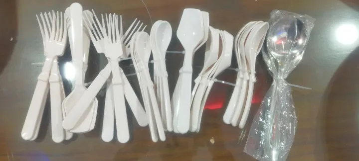 80%20Pcs%20Premium%20Quality%20Plastic%20Dinner%20Set%208%20Persons%20Serving,%20Elegant%20Design%20Durable%20Plastic%20Dinner%20Set%20-%20White%20-%20Image%207