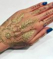1 Glitter Mehndi cone available in different 8 colours. 