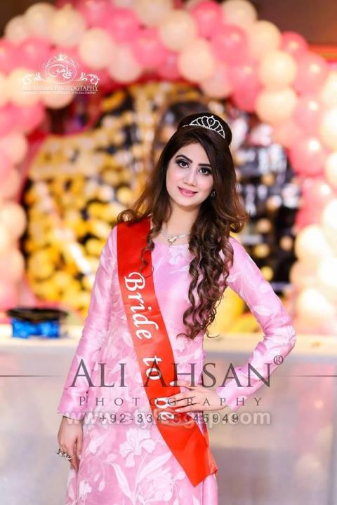 Bride%20to%20Be%20Sash%20Red%20Colour%20-%20Bachelorette%20Party%20Sash%20Bridal%20Shower%20Hen%20Party%20Wedding%20Decorations%20Party%20Favors%20Accessories%20-%20Image%202