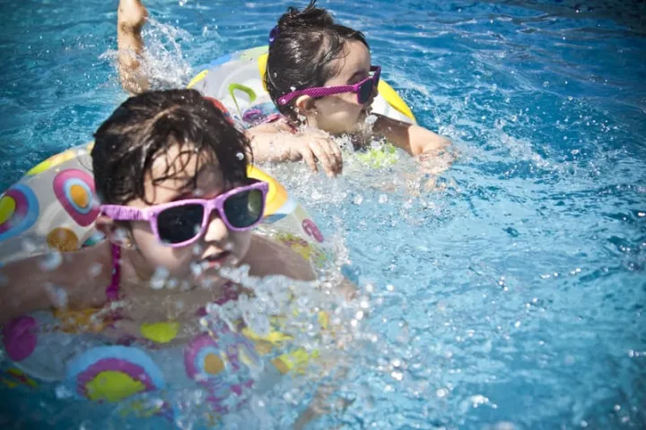 Printed%20Safety%20Swimming%20Water%20Tube%20&%20Ring%20For%20Kids.%20-%20Image%204