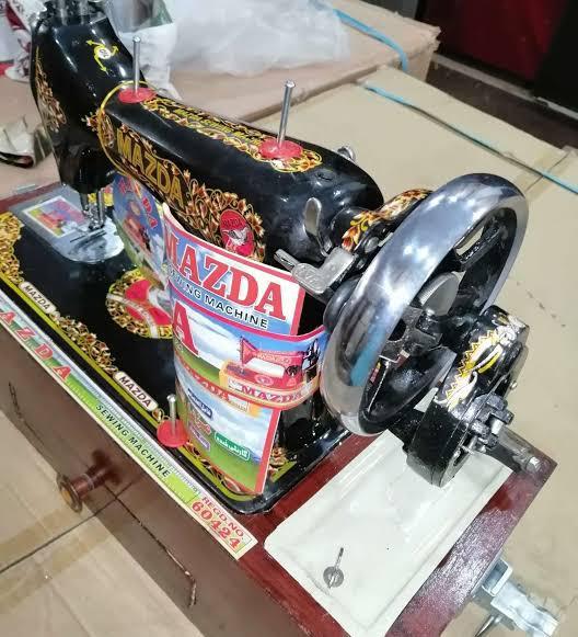 Sewing%20machine%20Mazda%20-%20Image%205