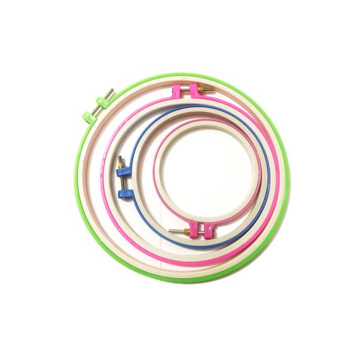 Plastic%20Embroidery%20Frames%20Set%20of%204%20Hoops%20-%20Image%202