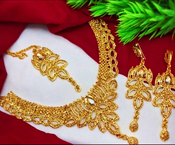 Karachi%20Collection%20Golden%20Crystal%20Girls%20Jewellery%20Set%20For%20Women%20Trendy%20Fashion%20All%20Colours%20Available.%20-%20Image%203