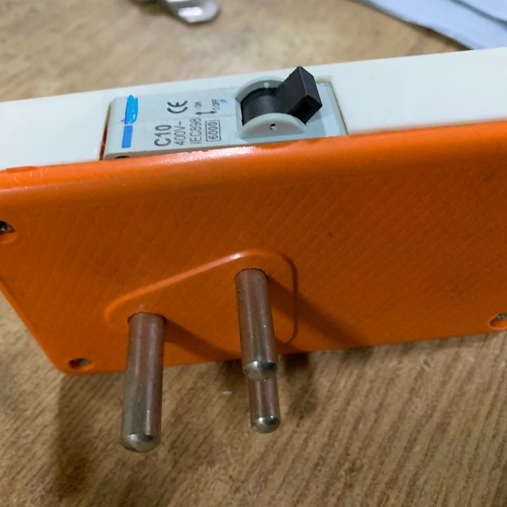 Power%20plug%20for%20Ac%20with%20breaker%2010A%2016A%2020A%20-%20Image%203