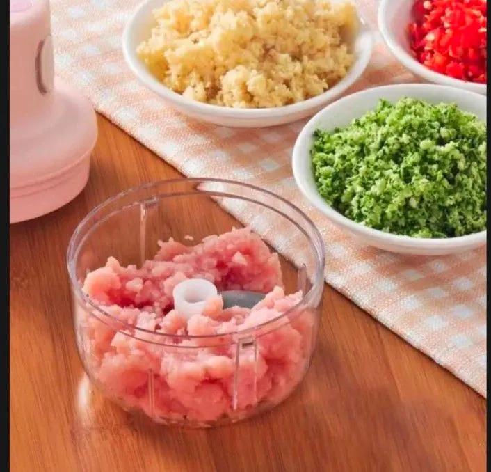 Mini%20Electric%20Food%20Processor%20USB%20Rechargeable%20%E2%80%93%20Portable%20Chopper%20for%20Garlic,%20Onion,%20Ginger%20&%20Spices%20-%20Image%204