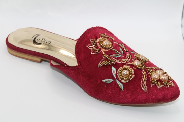 Embroidery%20Flat%20Pumps%20for%20Women%20%E2%80%93%20Multicolor%20Handwork,%20Black%20Velvet%20-%20Image%207