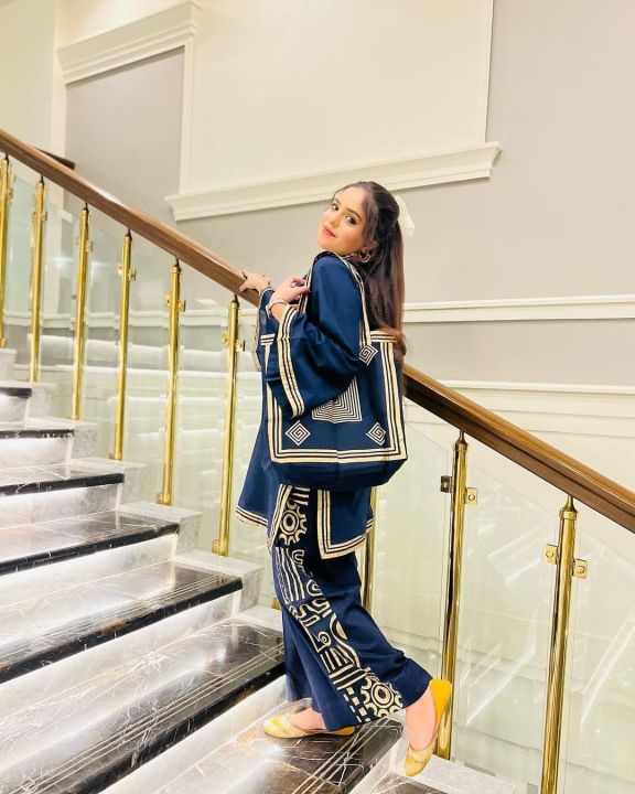 Stylish%20Collection%20Stitched%20Elegant%202pc%20Dress%20with%20Bag%20For%20Women%20and%20Young%20girls%20-%20Image%207