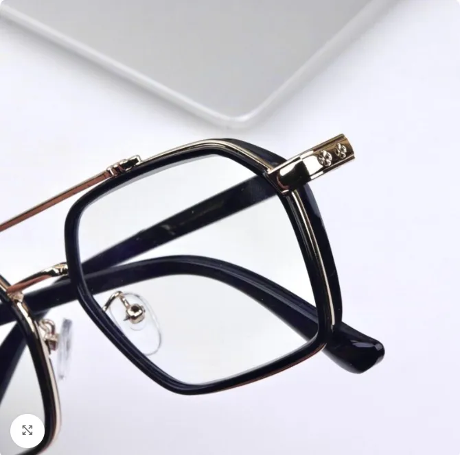 Anti%20Blue%20Light%20Transition%20Glasses%20%7C%20UV%20Protection%20&%20Stylish%20Computer%20Eyewear%20-%20Image%205