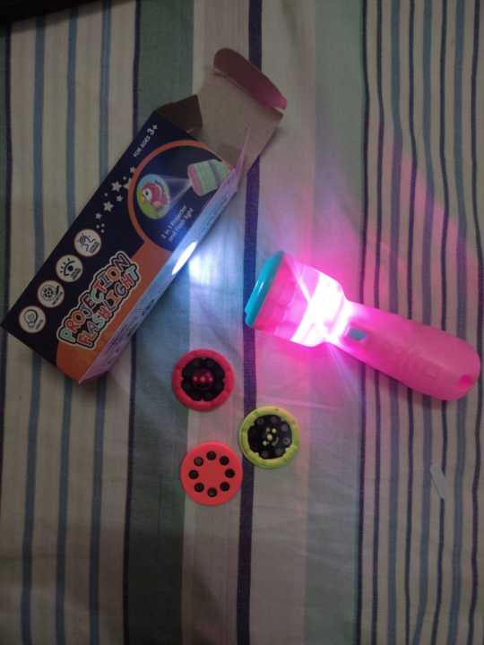 Projector%20Flashlight%20for%20Kids%20Very%20Best%20Gift%20for%20kids,%20Early%20Childhood%20Educational%20Toy%20Birthday%20Gift%20Projector%20Torch%20for%20kids%20-%20Image%204