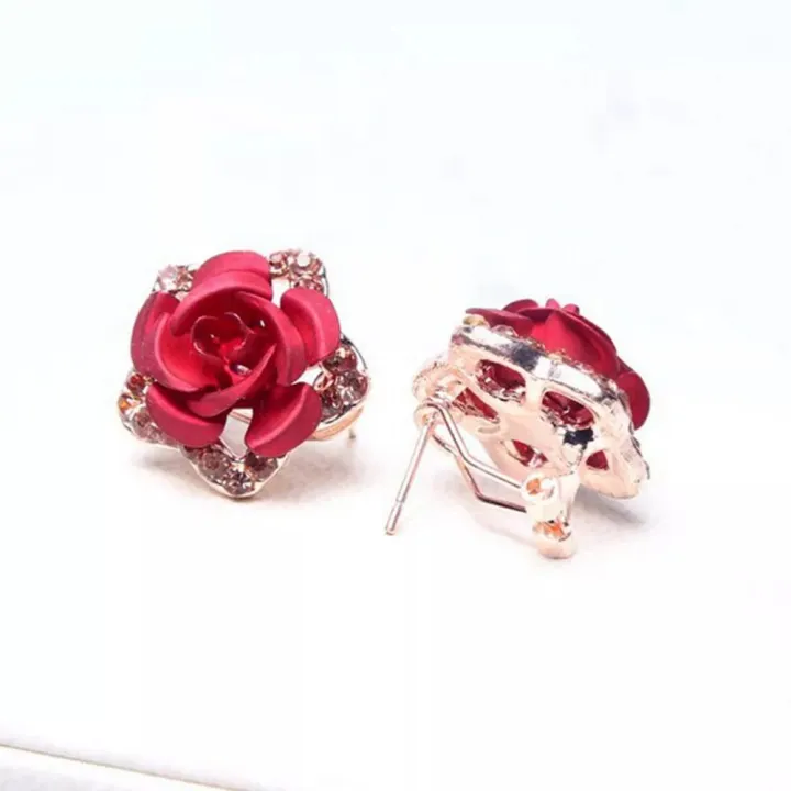 Fashionable%20Floral%20Stud%20Earrings%20-%20Image%204