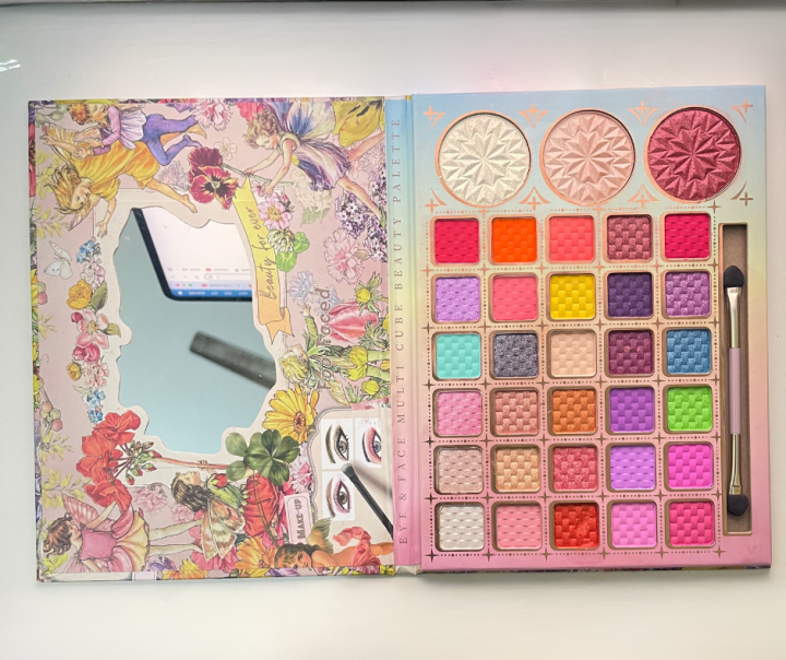 Too%20Faced%20Multi%20Cube%20Eye%20&%20Face%20Beauty%20Palette%20%E2%80%93%2027-Color%20Eyeshadow%20&%20Blush%20Palette%20with%20Built-In%20Mirror%20&%20Dual%20Brush%20%7C%20Professional%20All-in-One%20Makeup%20Kit%20-%20Image%203
