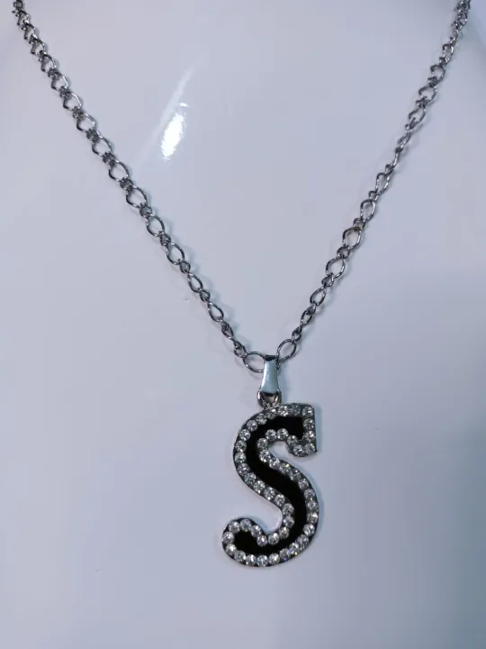S%20Alphabet%20Locket%20with%20Chain%20For%20Girls%20and%20Boys%20-%20Image%204