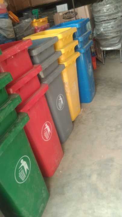 Garbage%20dustbin%20120%20LITER%20large%20size/Dustbin%20120%20liter%20with%20wheel%20/%20dustbin%20big%20size%20-%20Image%202
