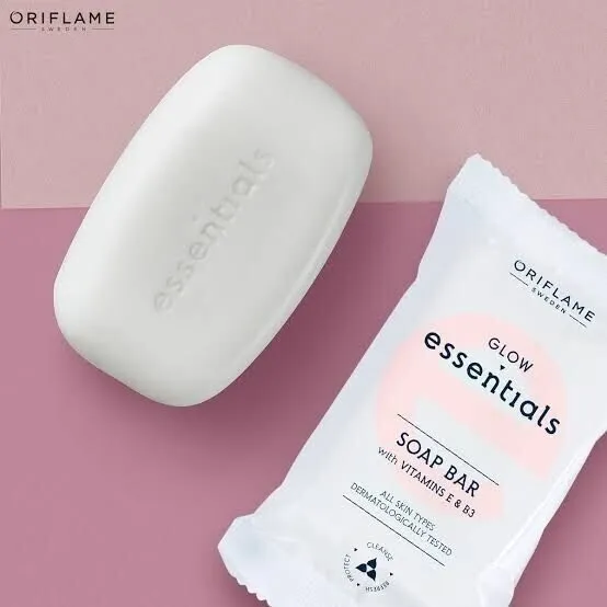 Soap%20GLOW%20essentials%20SOAP%20BAR%20with%20VITAMINS%20E%20&%20B3%20-%20Image%203