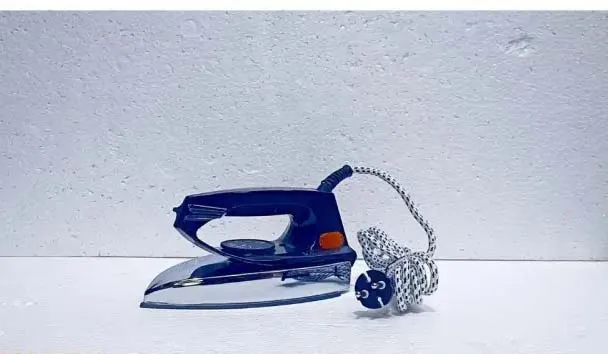 Imported%20-%20Light%20Weight%20Dry%20Iron%20-%20Best%20Quality%20Iron%20-%20New%20Model%20-%201000%20Watts%20-%20Image%203