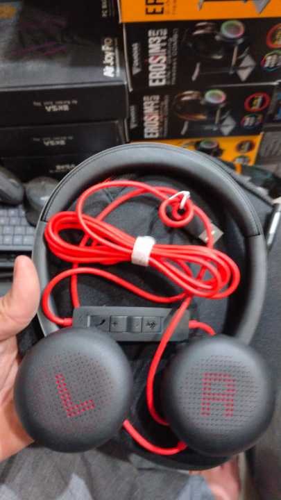 Poly%20-%20Blackwire%208225%20Wired%20Headset%20with%20Boom%20Mic%20(Plantronics)%20-%20Dual-Ear%20(Stereo)%20Computer%20Headset%20-%20USB-A%20to%20Connect%20to%20your%20PC/Mac%20-%20Active%20Noise%20Canceling-Works%20with%20Teams%20(Certified),%20Zoom%20&more%20-%20Image%207