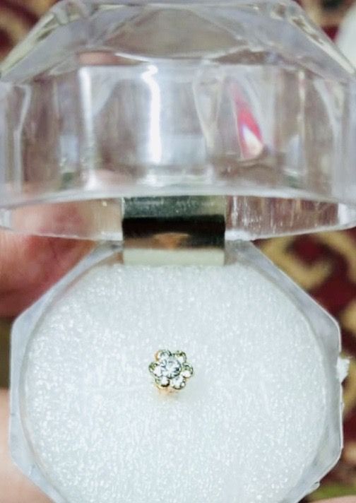 Nose%20Pin%20Diamond%20Stones%20Gold%20Platted%20-%20Image%202
