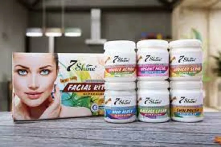 7%20Shine%20Gold%20Facial%20Kit%20%7C%20Parlour%20Pack%20%7C%2024k%20Glow%20-%20Image%203