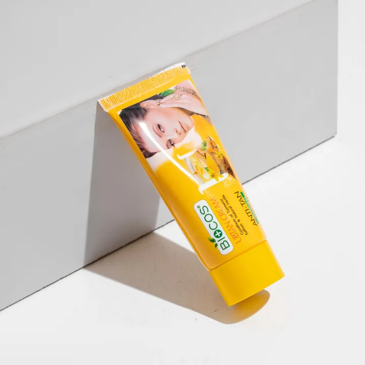 Biocos%20Ubtan%20Cream%20for%20Face%20&%20Body%20-%20Natural%20Skin%20Brightening,%20Tan%20Removal,%20&%20Exfoliating%20Mask%20-%20Neem,%20Turmeric,%20Saffron,%20Olive%20Oil,%20Honey,%20and%20Rose%20Water%20-%20Clear,%20Glowing%20Skin%20-%2050gm%20-%20Image%202