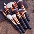 Zoeva 15 Piece Makeup Brushes With Pouch. 