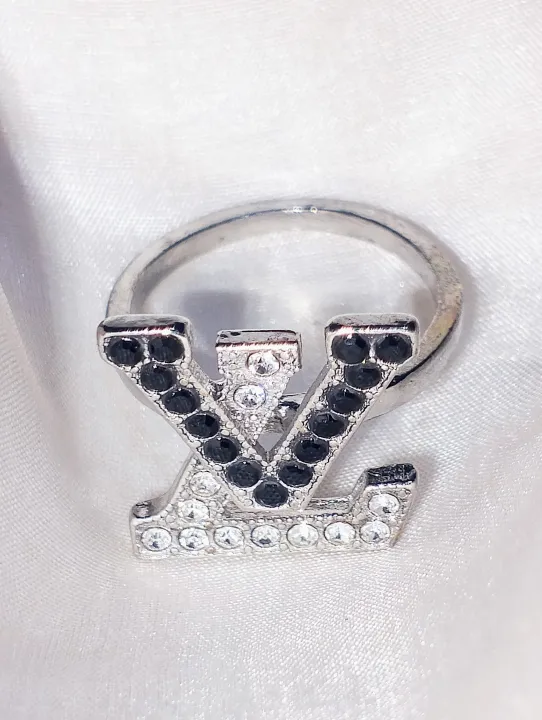 Premium%20Luxury%20Gold-Silver%20Plated%20Zircon%20Ring%20for%20Women%20%E2%80%93%20Elegant%20Attractive%20Engagement%20&%20Party%20Ring%20-%20Image%205