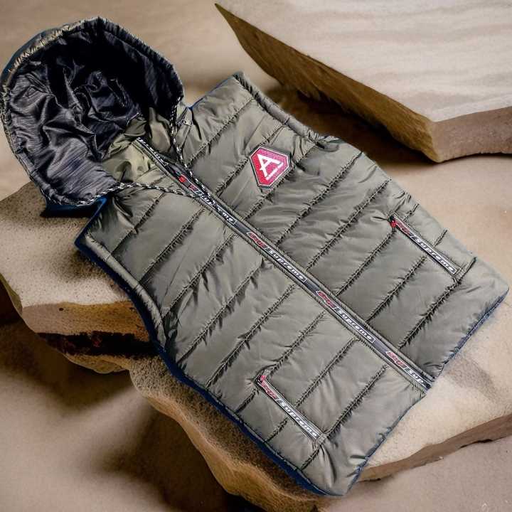 Sleeveless%20Puffer%20Jacket%20for%20Men%20%7C%20Zipped%20Pockets%20with%20Detachable%20Hood%20-%20Image%203