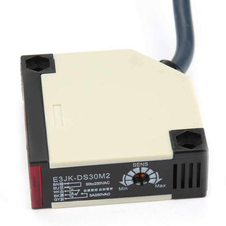 Photoelectric sensor with specular reflection