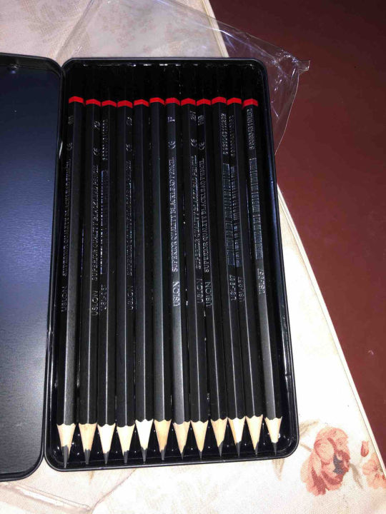 A%20three%20size%20sketchbook%20with%20sketch%20pencil%20set%20and%20kneaded%20eraser%20-%20Image%205