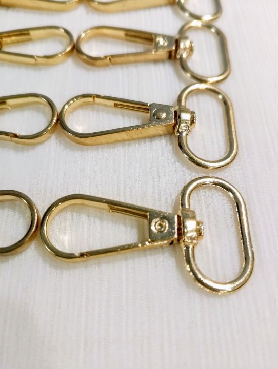3,%206%20Pairs%20of%20360-Degree%20Rotatable%20Gold%20Keychain%20Clip%20with%20Durable%20Lock%20for%20Handbags,%20Bags,%20and%20DIY%20Accessories%20-%20High-Quality%20Metal%20Swivel%20Snap%20Hook%20-%20Image%202