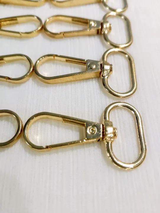 3,%206%20Pairs%20of%20360-Degree%20Rotatable%20Gold%20Keychain%20Clip%20with%20Durable%20Lock%20for%20Handbags,%20Bags,%20and%20DIY%20Accessories%20-%20High-Quality%20Metal%20Swivel%20Snap%20Hook%20-%20Image%202