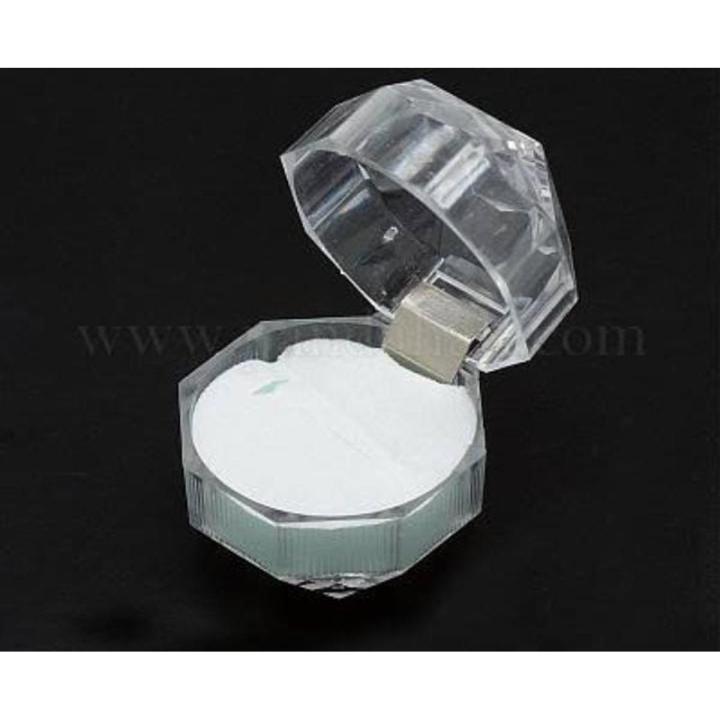 1 pc plastic diamond shaped rings gift box .THE BENCHMARK STORE