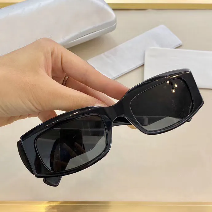 D-Shaped%20Vintage%20Rectangle%20Sunglasses%20For%20Women%20-%20Trendy%20Square%20Sun%20glasses%20For%20Men%20/%20Unisex%20-%20Image%202