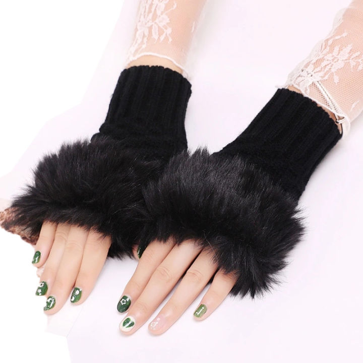 Half gloves with fur discount