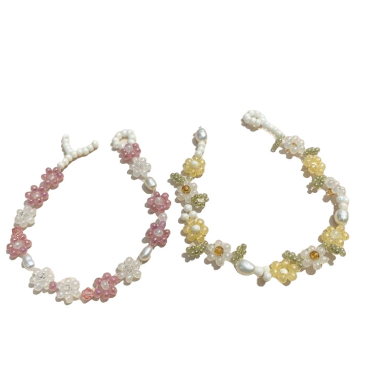 Small beaded bracelet in flower petal design
