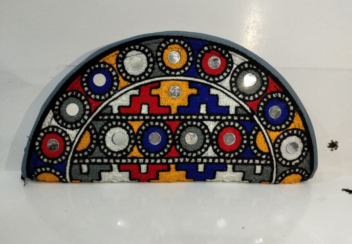 Traditional%20Half%20Moon%20Shaped%20Clutch%20Purse%20Size%209x5%20Inches%20Hand%20Made%20Embroided%20Mirror%20Work%20Pakistani%20Sindhi%20Handicraft%20for%20Females%20-%20Image%205