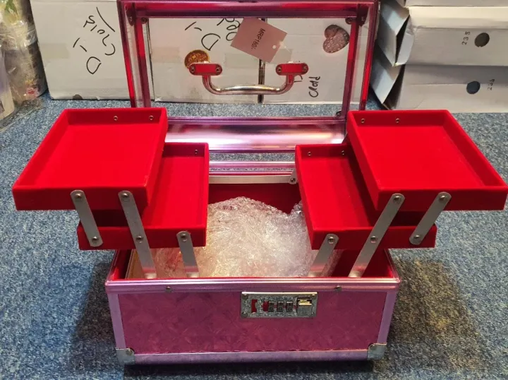 makeup%20box%20for%20women%20-%20Image%202