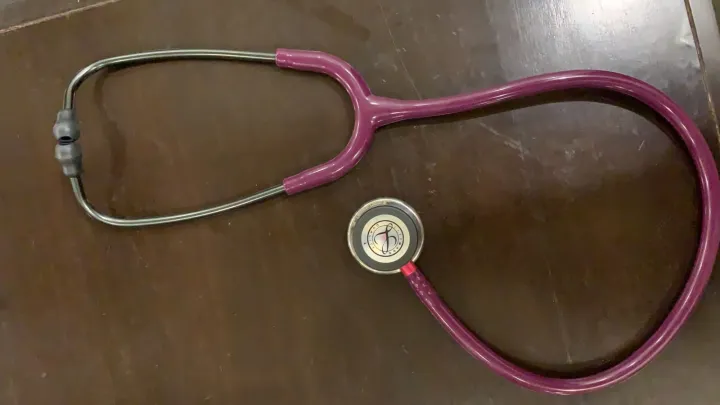 Littmann%C2%AE%20Classic%20III%E2%84%A2%203M%E2%84%A2%20%20Monitoring%20Stethoscope,%20Mirror%20Chestpiece,%20Plum%20Tube,%20Pink%20Stem%20and%20Smoke%20Headset%20-%20Image%203