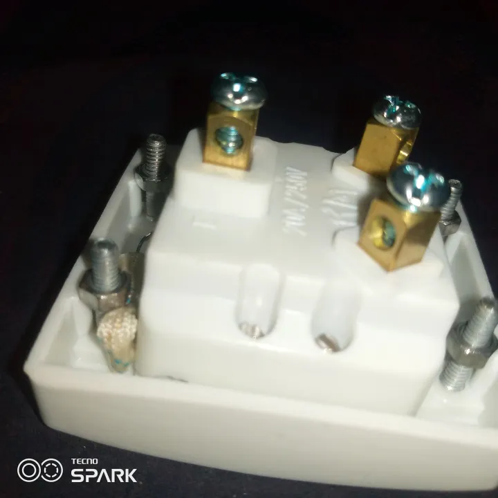 universal%20socket%203%20pin%20multi%20plug%20socket%20AC%20220v%20with%20light%20indicator%201/2/4/10pcs%20-%20Image%204