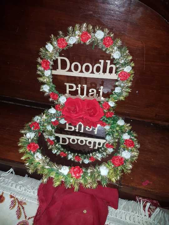 Doodh%20Pilai%20Glass%20%E2%80%93%20Handmade%20Wedding%20Rasam%20Glass%20with%20Red%20&%20Golden%20Floral%20Arrangement%20-%20Image%203