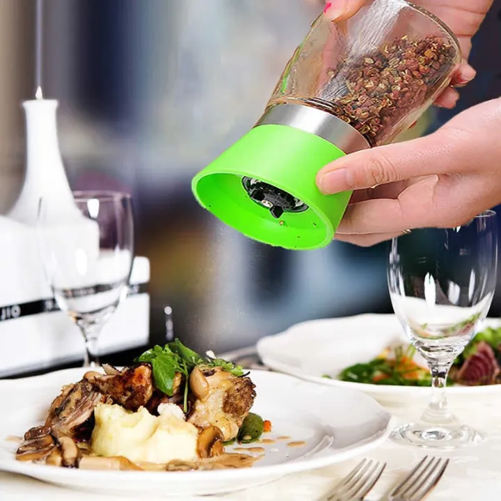 Pepper%20grinder%20crusher%20chopper%20with%20organic%20black%20peppercorns%20-%20Image%205