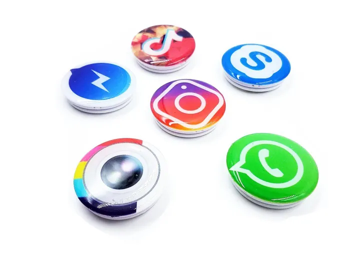 Shiny%20Social%20Apps%20Universal%20Pop%20Socket%20Of%20Facebook%20Messenger%20WhatsApp%20Skype%20TikTok%20Instagram%20Candy%20Camera%20B612%20etc%20-%20Image%202
