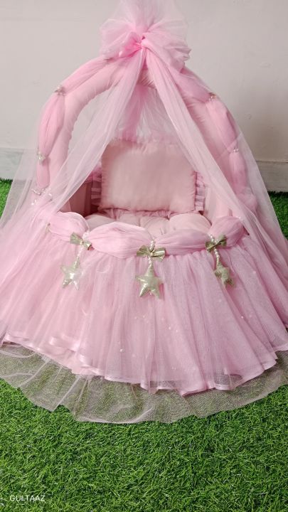 Baby bessinet With one pillow And mosquito net