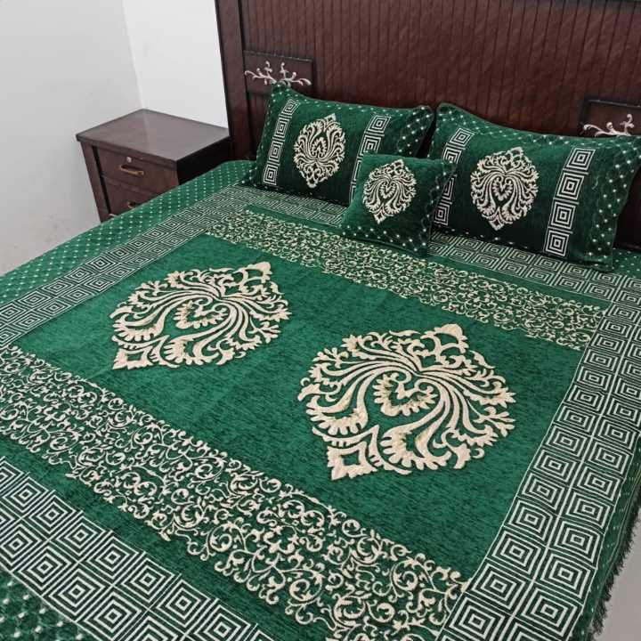 5%20pcs%20Velvet%20Jacquard%20Bedsheet%20set%20in%20Two%20motive%20design%20-%20Image%202